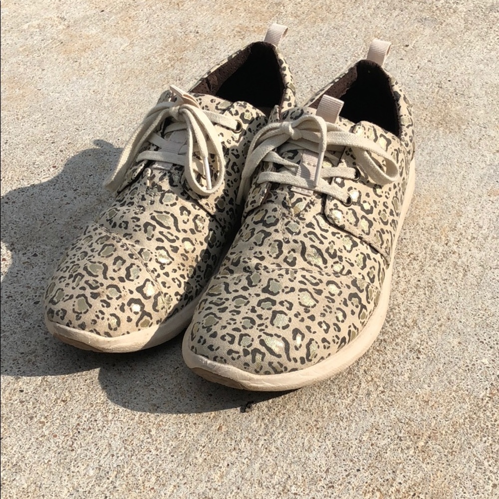 Toms sneakers